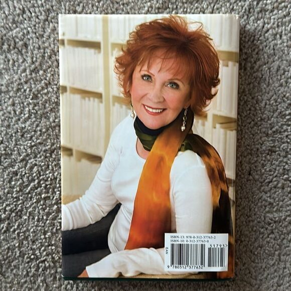 “Plum Lucky” a hardback novel by Janet Evanovich - Picture 2 of 5